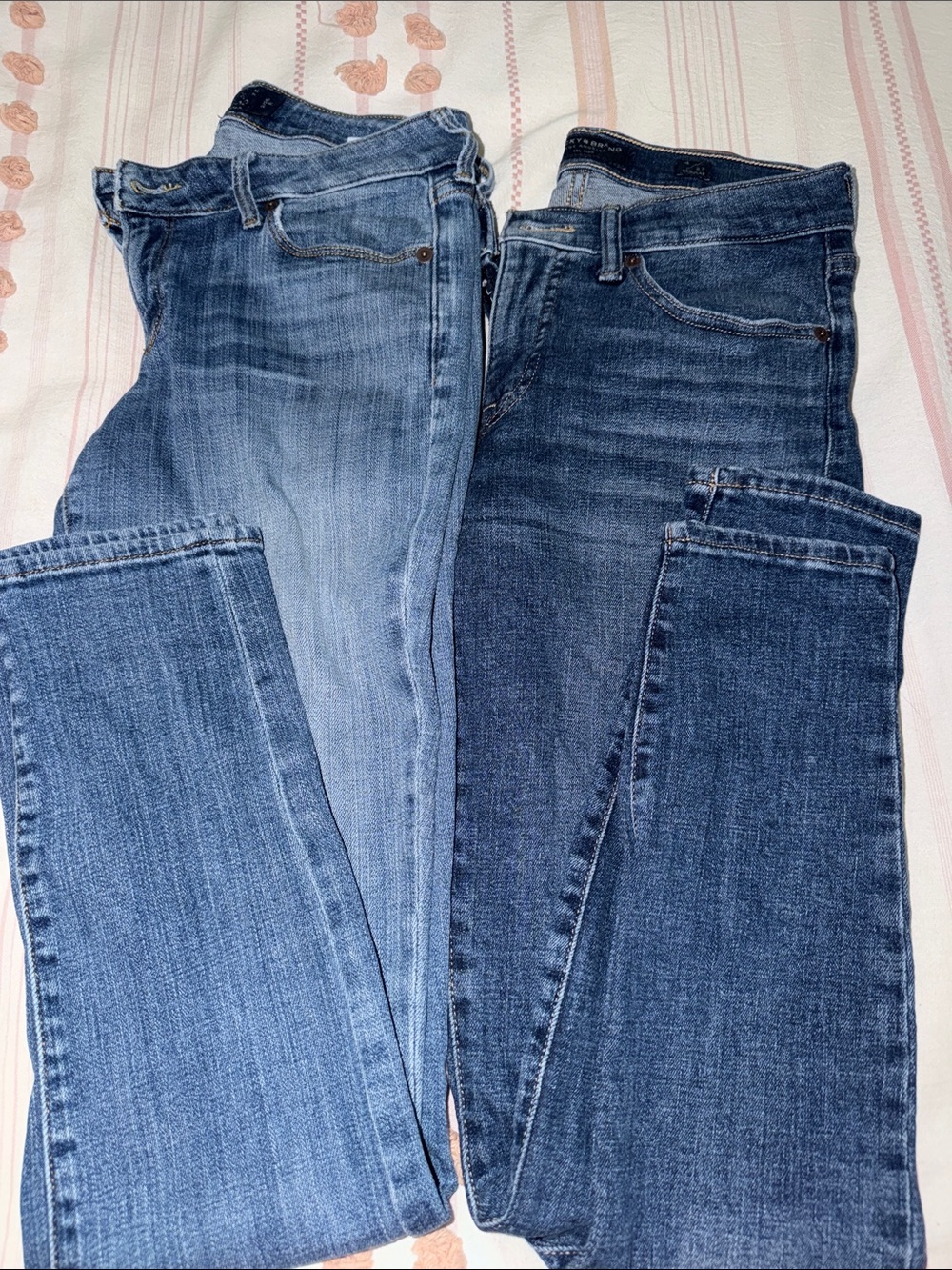 2 Women’s Lucky Brand Jeans Classic Blue Denim Jeans - Medium & Dark Wash